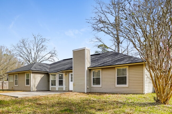 Building Photo - 548 Edward Rutledge St