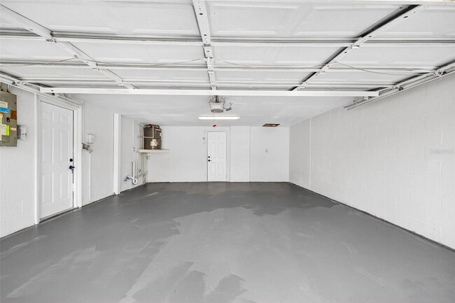 Building Photo - 9633 Lakeside Ln