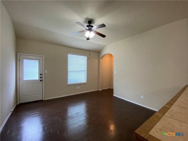 Building Photo - 506 Creekside Cir