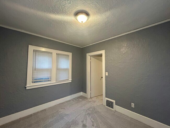 Building Photo - 16930 Santa Rosa Dr