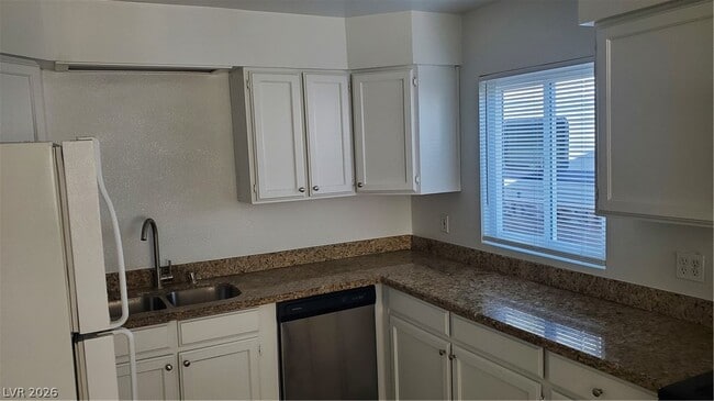 Building Photo - 3834 Cirrus Ave