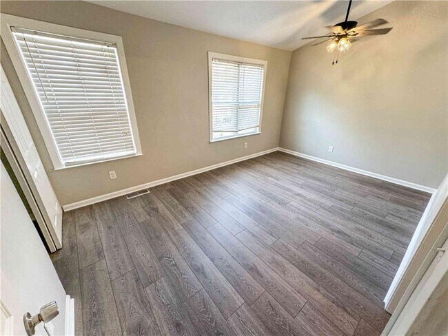 Building Photo - 3575 Kennesaw Station Dr