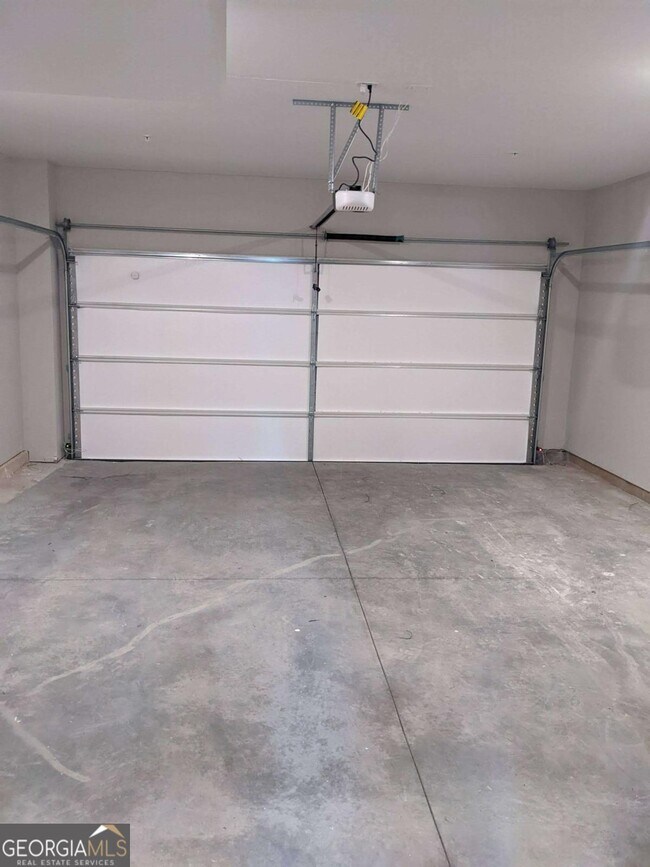 Building Photo - 225 Spike Trl SE