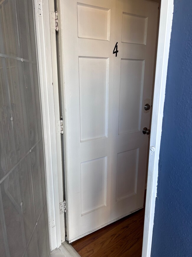 Building Photo - 7661 Oakwood Ave