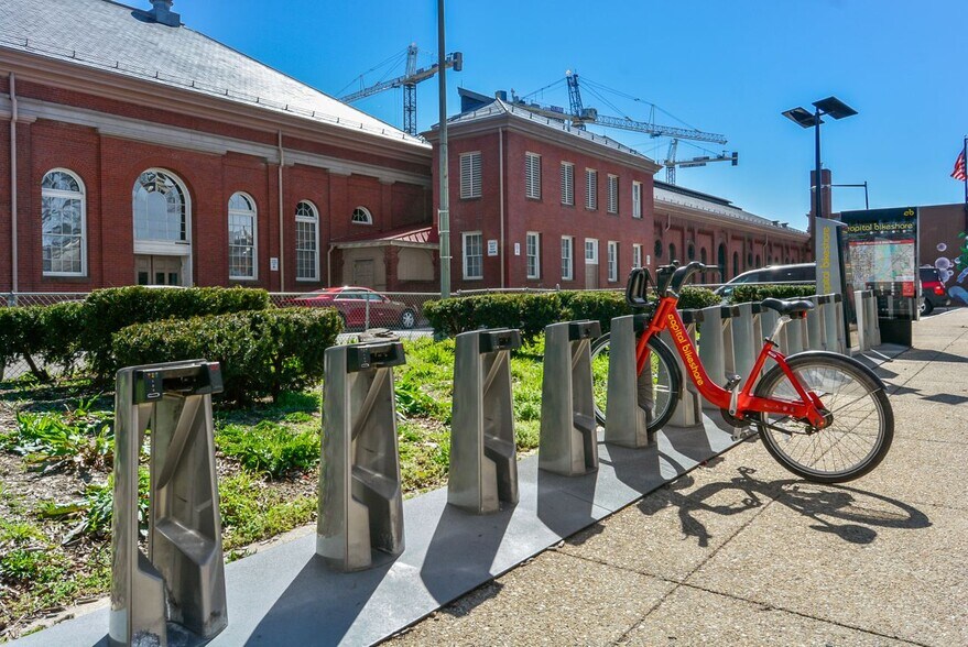 Building Photo - 1110 3rd St NE