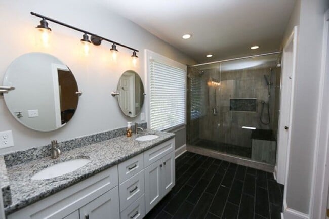 Building Photo - End Unit 3 Bedroom Townhome in Popular Woo...