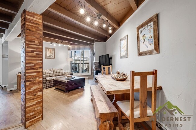 Building Photo - Treehouse Condo - 2 Bedroom/2 Bath Inviting Condo w/All Utilities On Bus Route