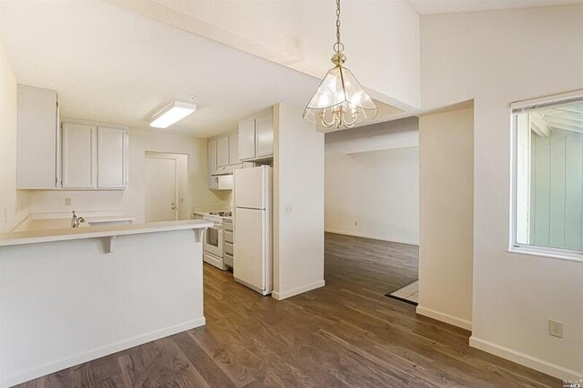 Building Photo - 7 Meridian Cir