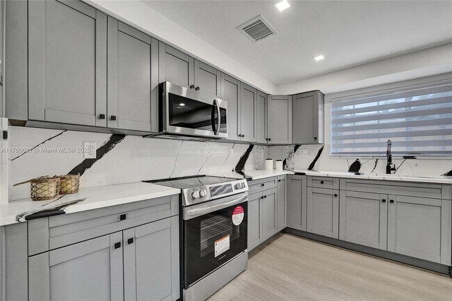 Building Photo - 2101 N 15th Ave