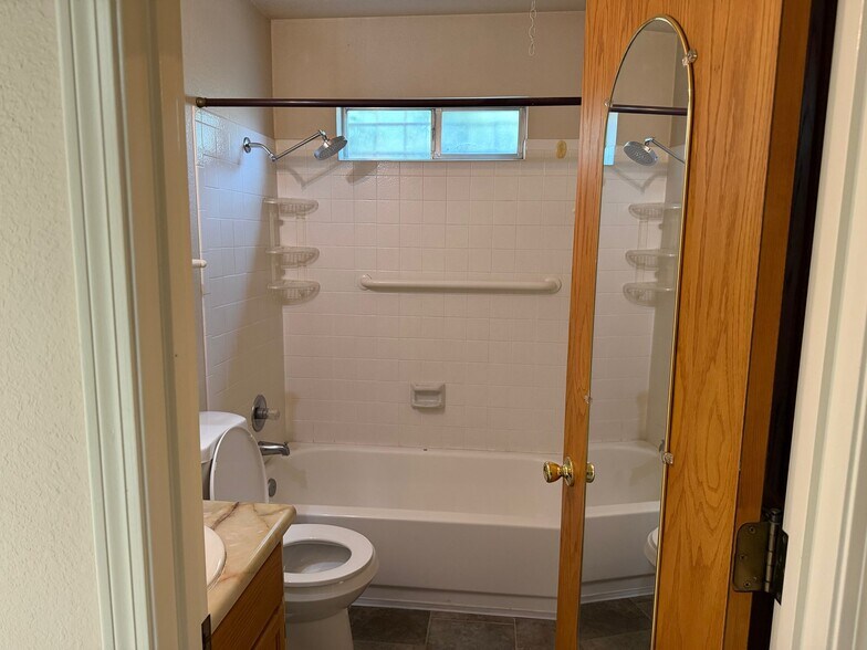 Building Photo - 5516 Cochiti Ct NW
