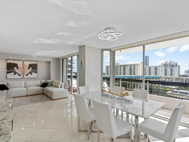 Building Photo - 19195 NE 36th Pl