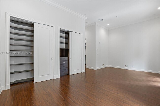 Building Photo - 7530 SW 56th Ct
