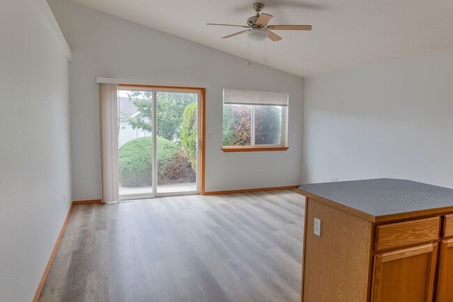 Building Photo - 1510 N Madson Ln