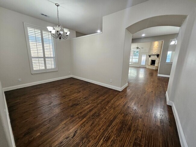Building Photo - Charming 4 beds 3 baths in Argyle!