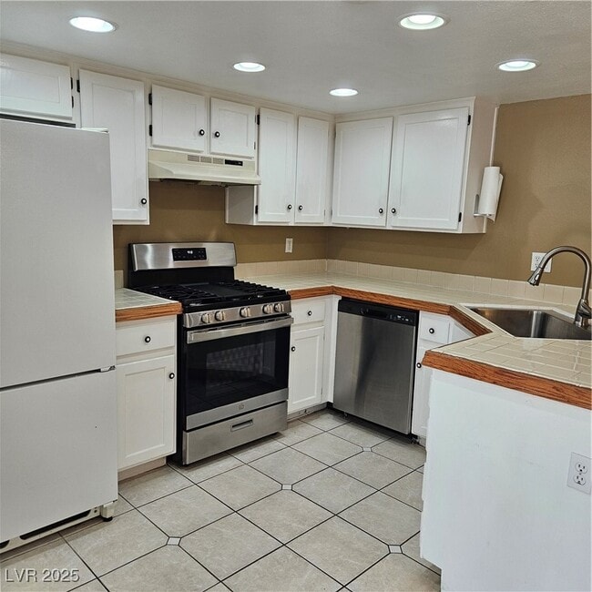 Building Photo - 9516 Wooden Pier Way