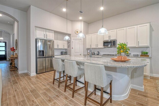 Building Photo - 128 E Cascade Heights Dr
