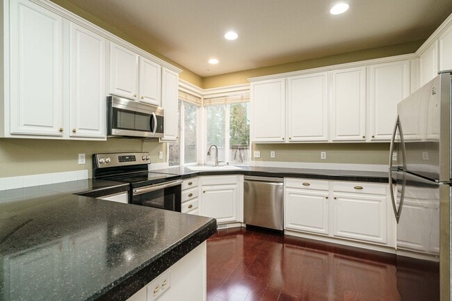 Building Photo - Desirable Fisher's Landing Elementary School District - 3 Bedroom 2.5 Bath