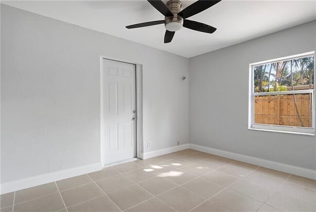 Building Photo - 1598 NE 36th St