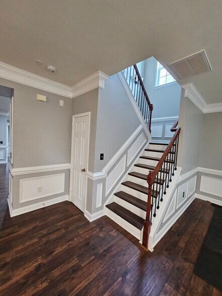 Stairs entryway - 9929 Markus Dr