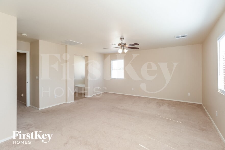 Building Photo - 239 E Saddle Way