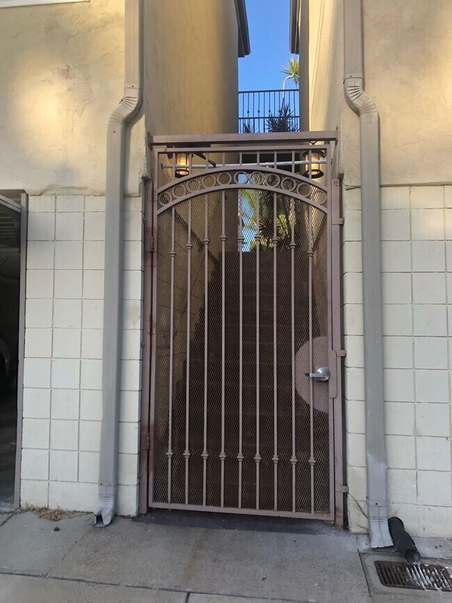 Building Photo - Upgraded, 1 Bedroom, 1 Bath in North Park!