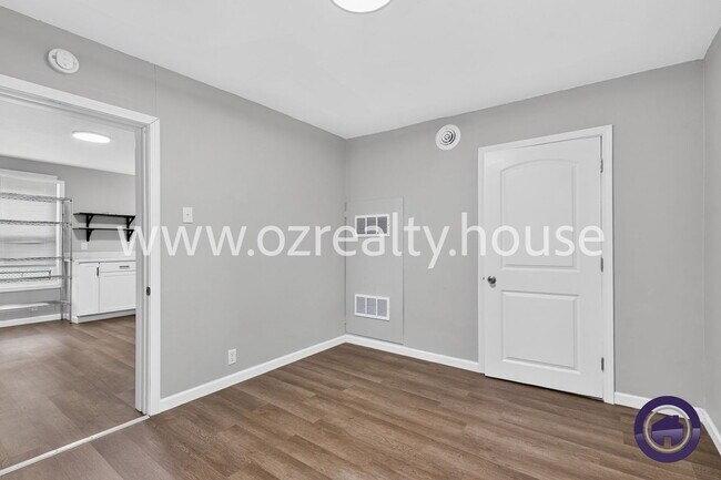 Building Photo - 1418 Fairlawn Ave