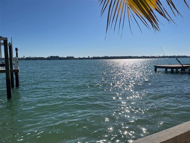 Building Photo - 1605 Pass a Grille Way