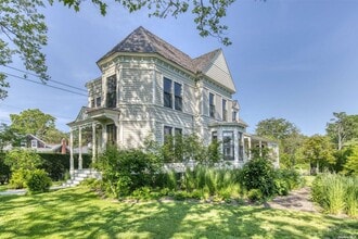 Building Photo - 1855 Village Ln