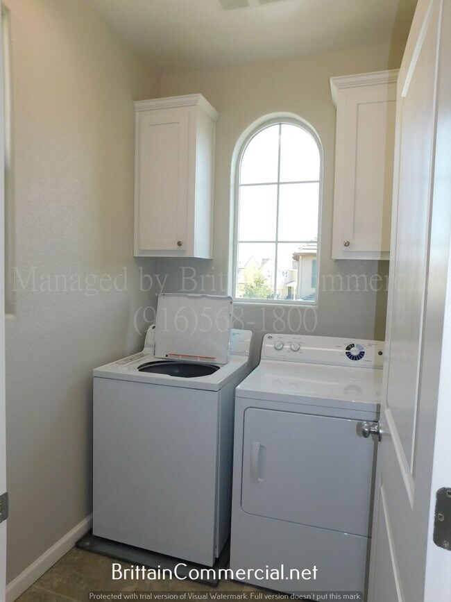 Building Photo - 1702 Brodea Ln