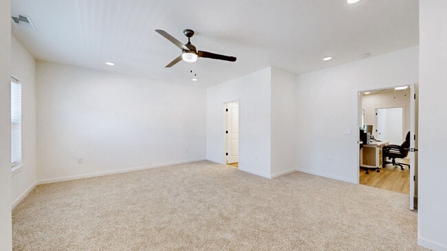 Building Photo - Bull Run Townhomes