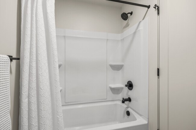 Building Photo - 1175 N Meridian Ln