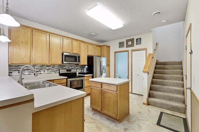 Building Photo - Amenity-Packed Bailey’s Arbor Townhome — Available June 1!
