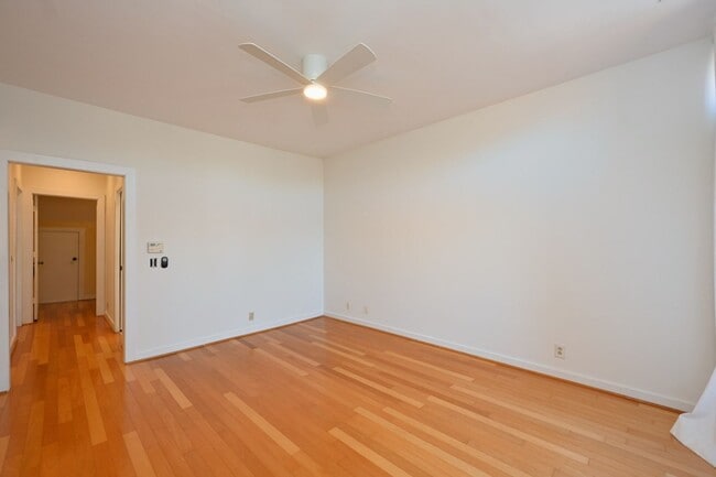 Building Photo - **PERFECTLY SITUATED TOWNHOME IN GREEN HIL...