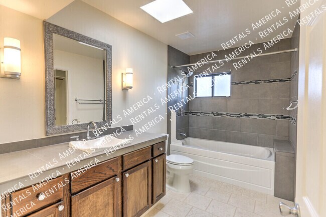 Building Photo - 7632 E Sabino Vista Dr