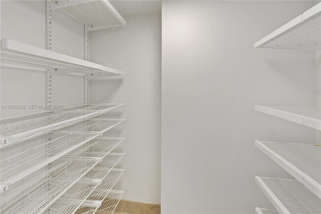 Building Photo - 1800 N Bayshore Dr