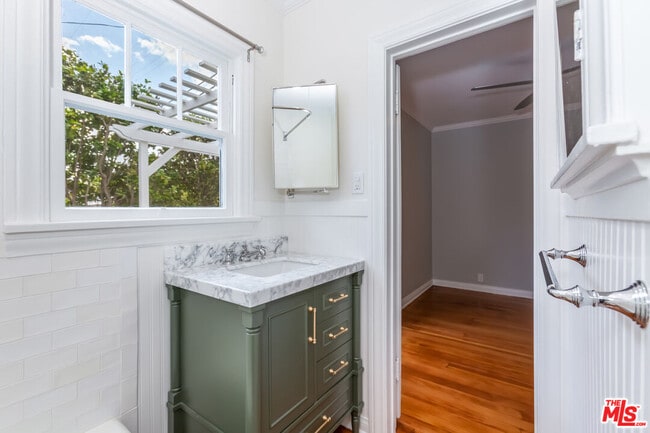 Building Photo - 9980 Braddock Dr