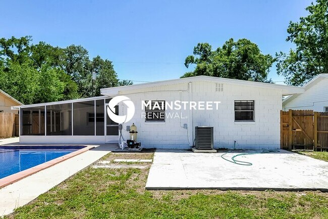 Building Photo - 3 Bedroom Pet-Friendly Home in Winter Haven, FL with Main Street Renewal