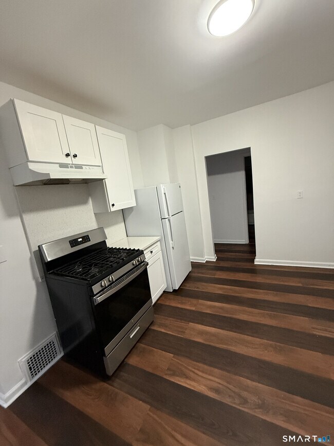 Building Photo - 127 Eagle St