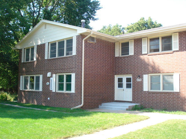 Primary Photo - Walnut Apartments