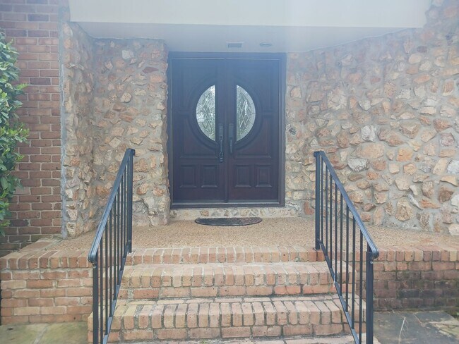 Building Photo - Charming 4BR/2.5BA Retreat on 2 Acres-Available Now!