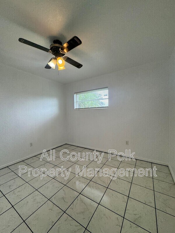 Building Photo - 1625 E Fern Rd