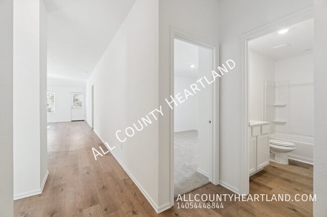 Building Photo - 3405 Little Creek Dr