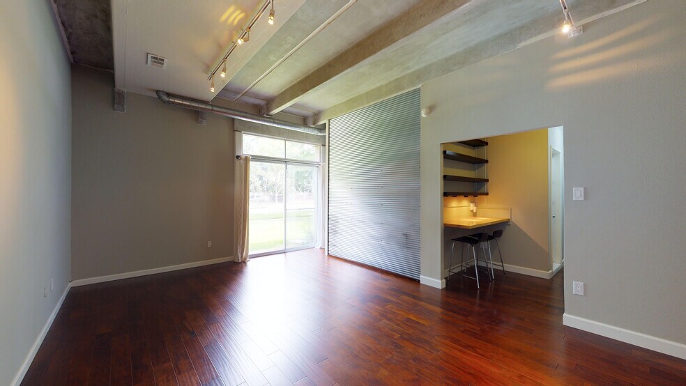 Building Photo - 675 S University Blvd