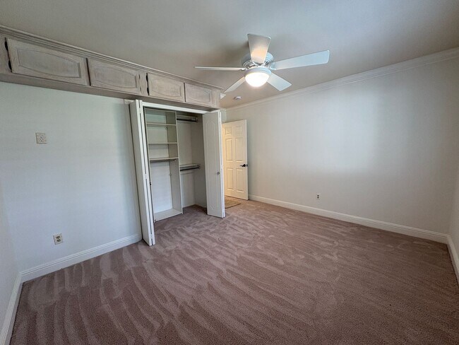 Building Photo - Spacious House - 2 stories - 4 Bedrooms + 2.5 Baths & large 2 car garage