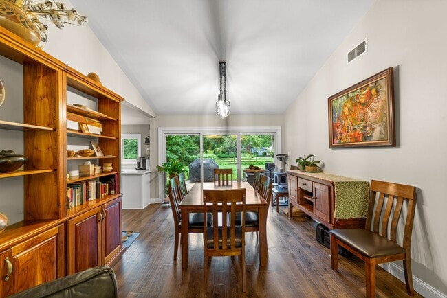 Building Photo - Fantastic 4-Bedroom with Updated Kitchen &...