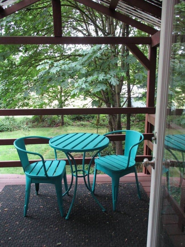 Building Photo - 3 bedroom Rambler with Above Garage Studio...