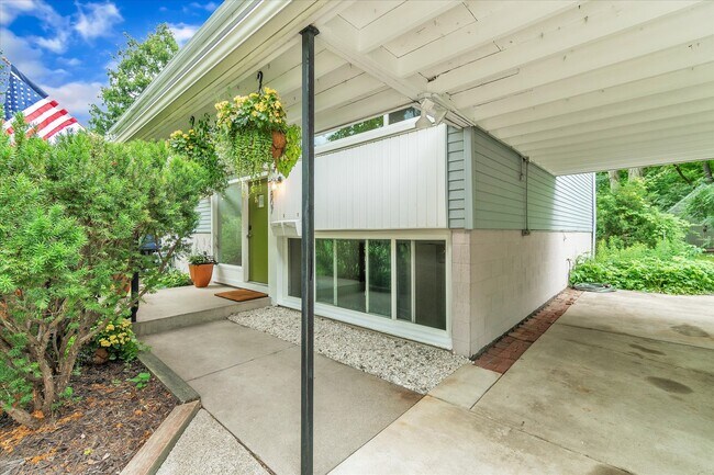 Building Photo - 1807 Fair St