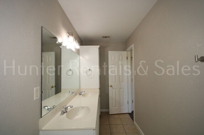 Building Photo - 3007 Dannen Ct