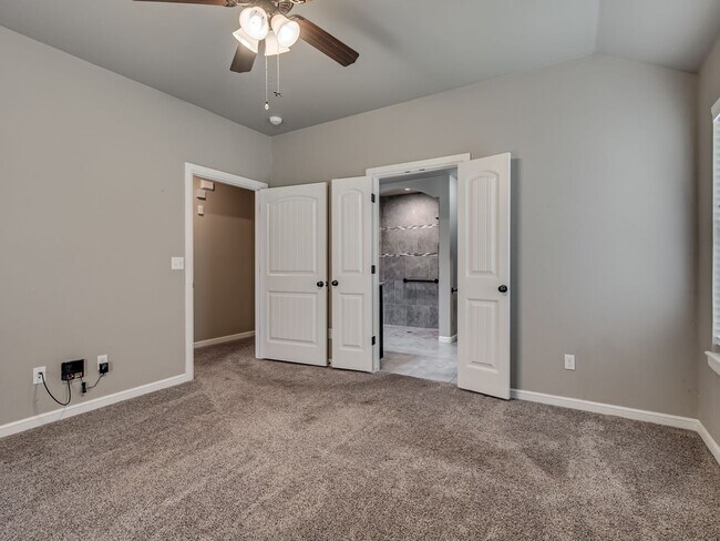 Building Photo - 8813 SW 55th St