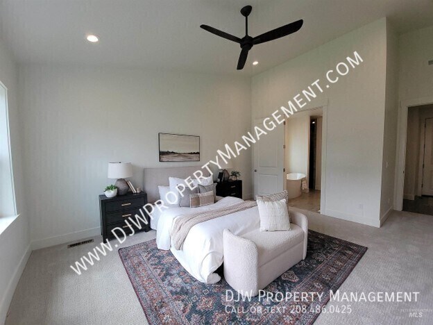 Building Photo - 4658 S Hennessy Ave